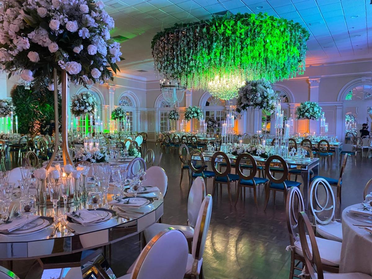 Hotel El Prado Barranquilla  Eksteriør billede The ballroom at the Mandarin Oriental