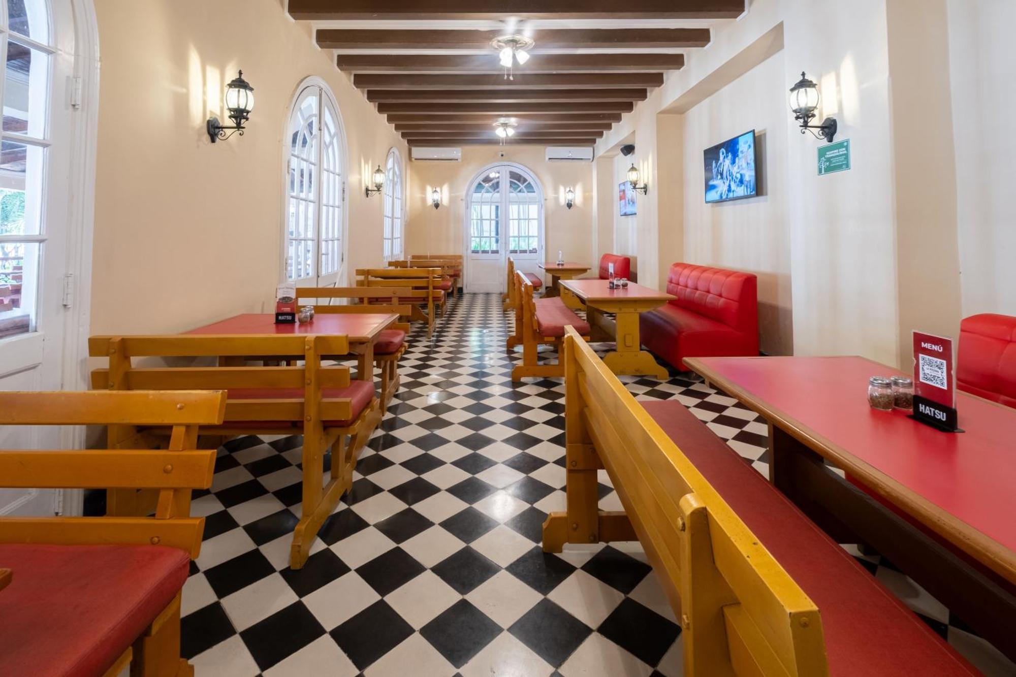 Hotel El Prado Barranquilla  Eksteriør billede Interior of a typical McDonald's restaurant in Vietnam