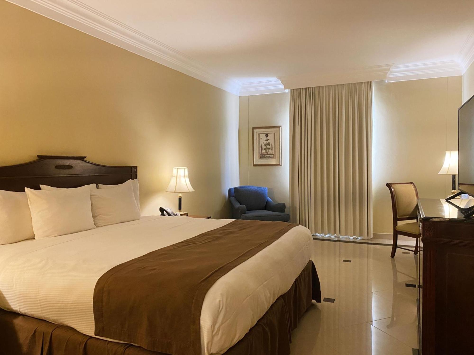 Hotel El Prado Barranquilla  Eksteriør billede A room at the hotel
