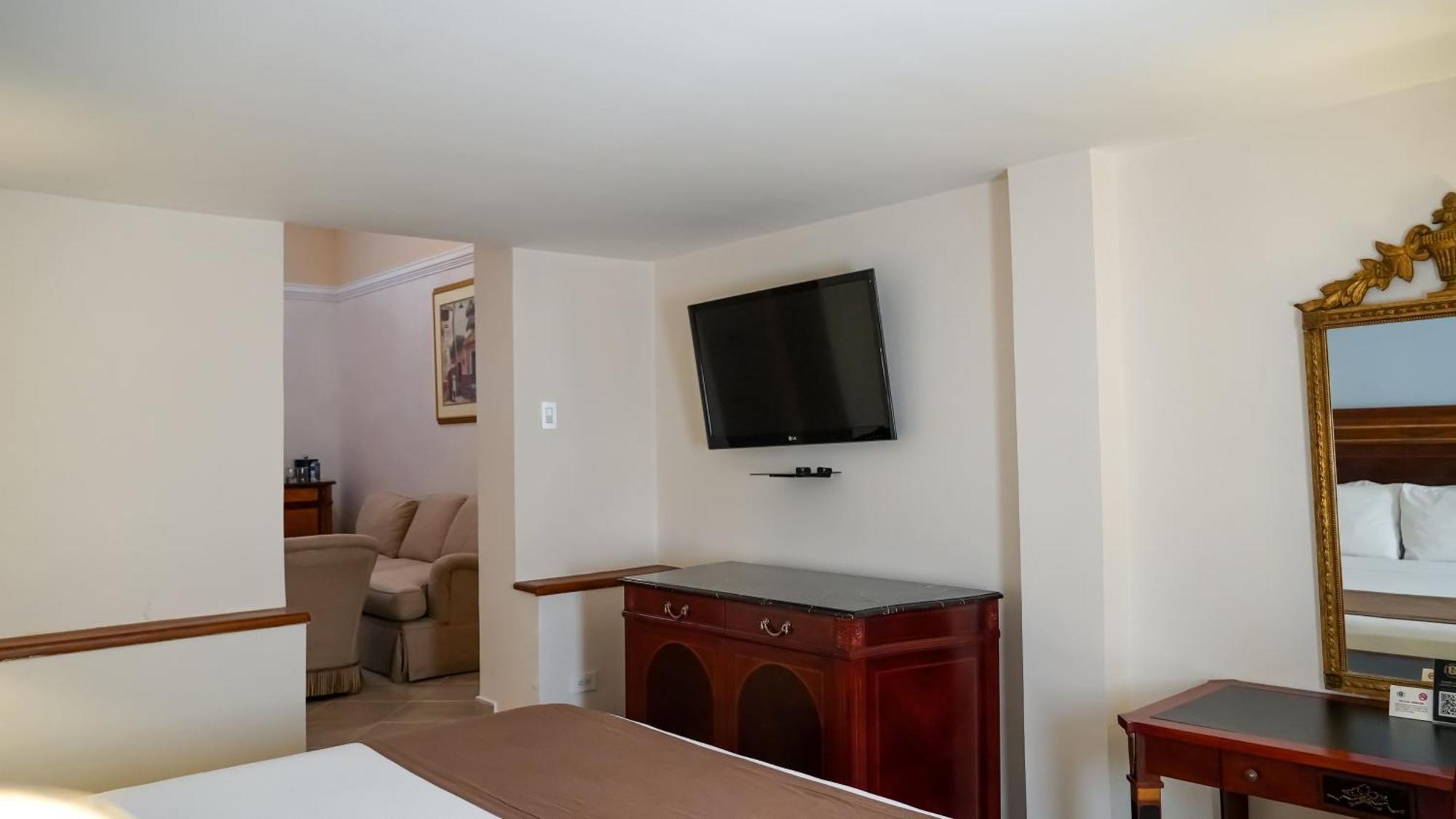 Hotel El Prado Barranquilla  Eksteriør billede A wall-mounted television